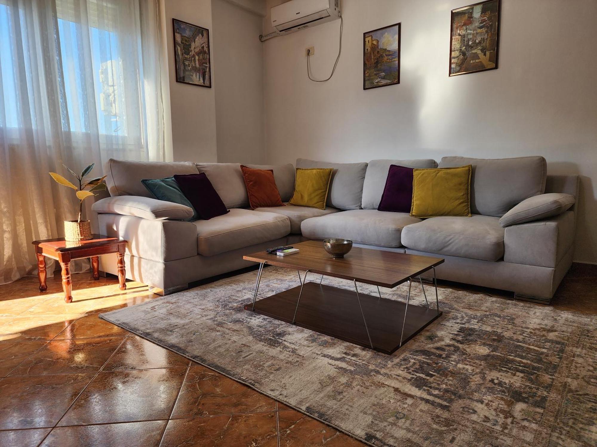 Cozy Sunlit Apartment With Scenic Balcony View Tirana Buitenkant foto